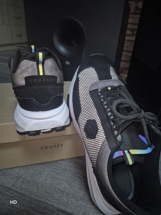 Маратонки CRUYFF номер 42 е топ състояние.Намалени.