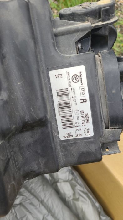 Продавам десен фар Valeo комплект с халогени за VW polo 2010-2015