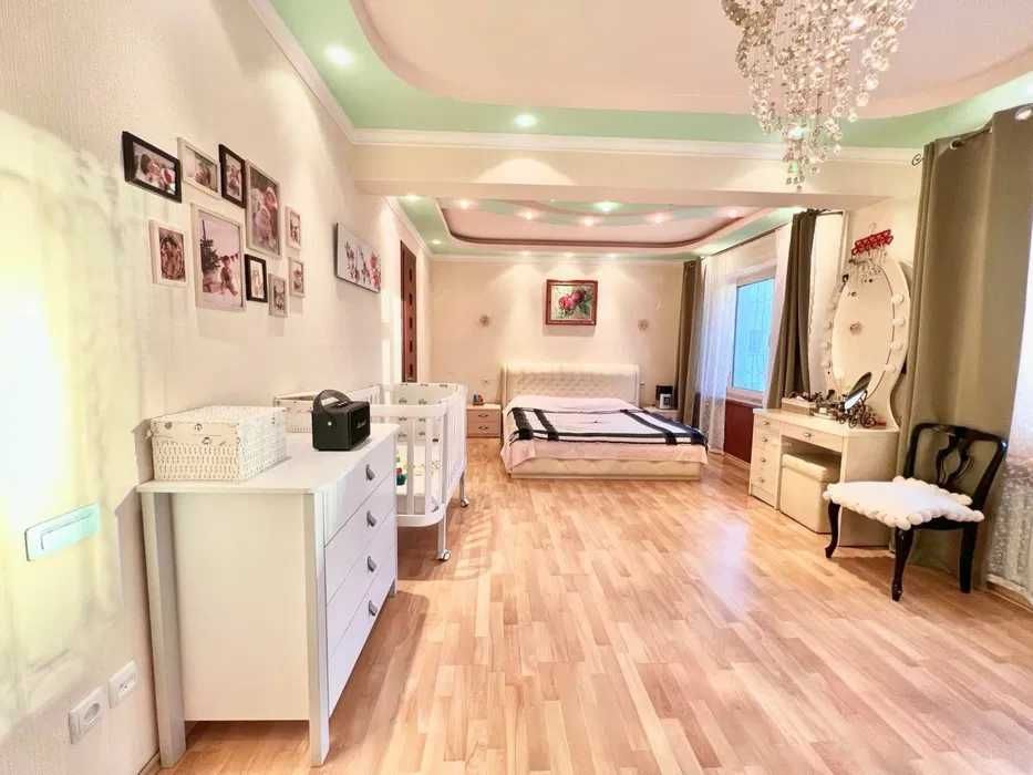 Продаётся Шикарная квартира 182м2, 5 комнатный цена ниже рынка!!!  ID8