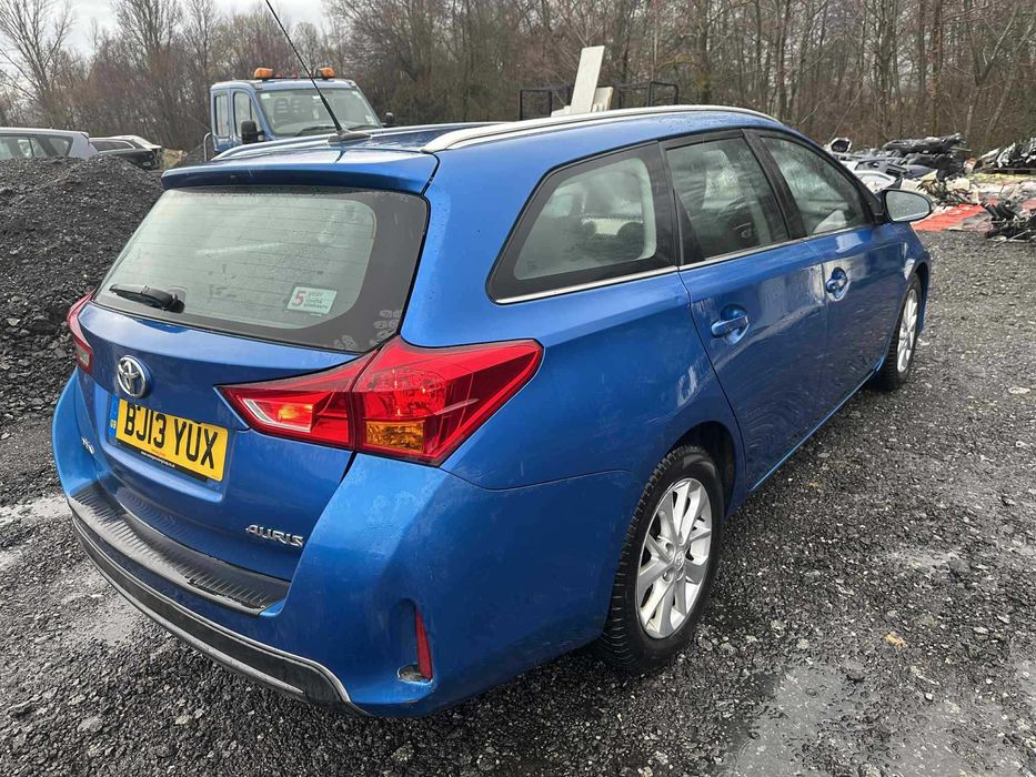НА ЧАСТИ Toyota Auris  1. 4 D-4D, 90 , дизел, 2015г година