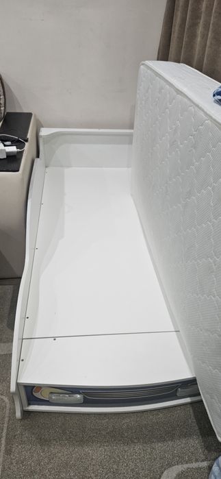 Кровать детская машина