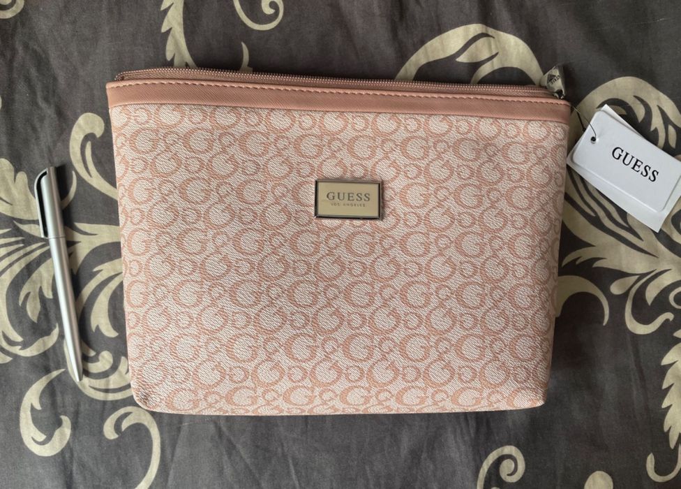 Несесер/клъч Guess