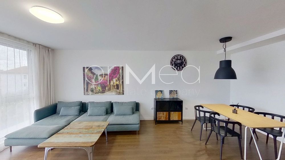 Дава се под наем Тристаен апартамент в Бургас, Център - 87 кв.м за 816 € - Снимка #1