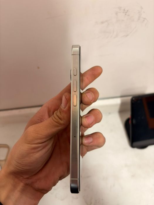 Продам Iphone 16 pro