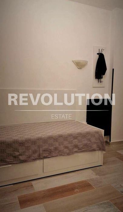 Дава се под наем Двустаен апартамент в Варна, Гръцка махала - 70 кв.м за 600 € - Снимка #3