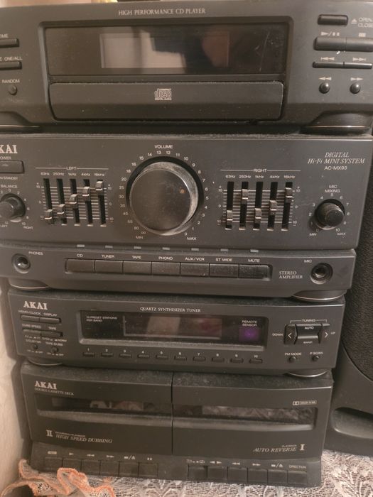 Музикална уредба Akai