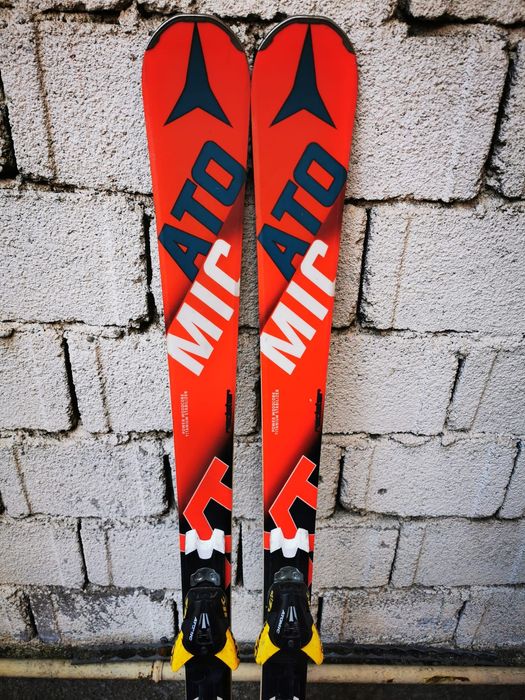 Vând schiuri Atomic Redster XT 157cm ascutire ceruite
