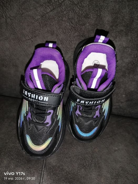 Продам детскую обувь