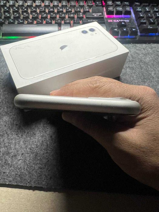 Продаю Iphone 11 LL/A в идеальном состоянии Срочно!