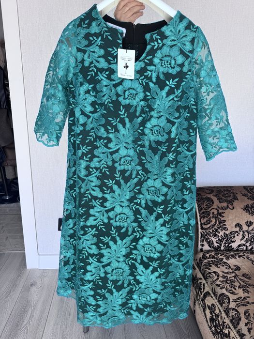 Продам недорого новые платья