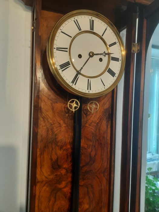 Ceas de perete Vienna , 1870, furnir rădăcină  nuc