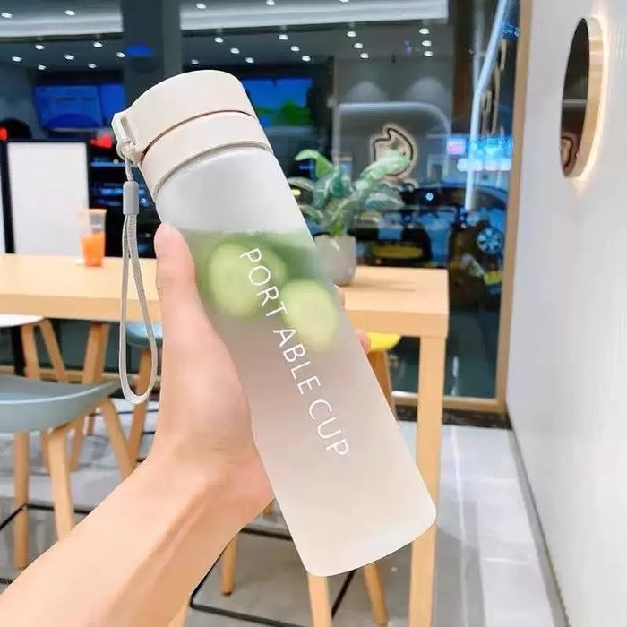 Спортивный стакан для воды