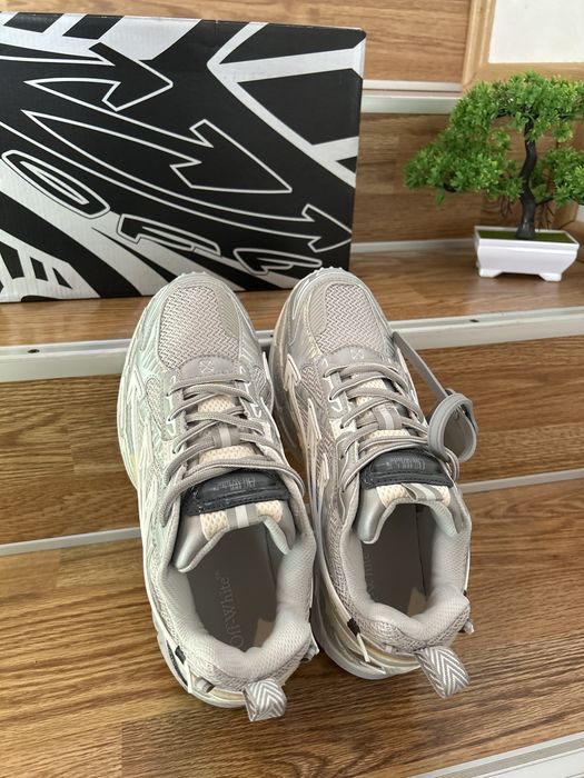 Off white be right back