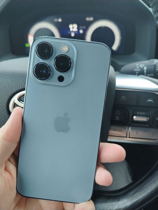 Айфон 13 про 128 хорошем состоянии,