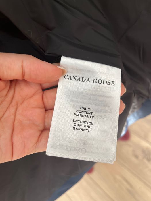 Продается женская куртка Canada Goose
