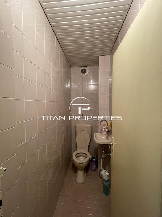 Тристаен, под наем, Център