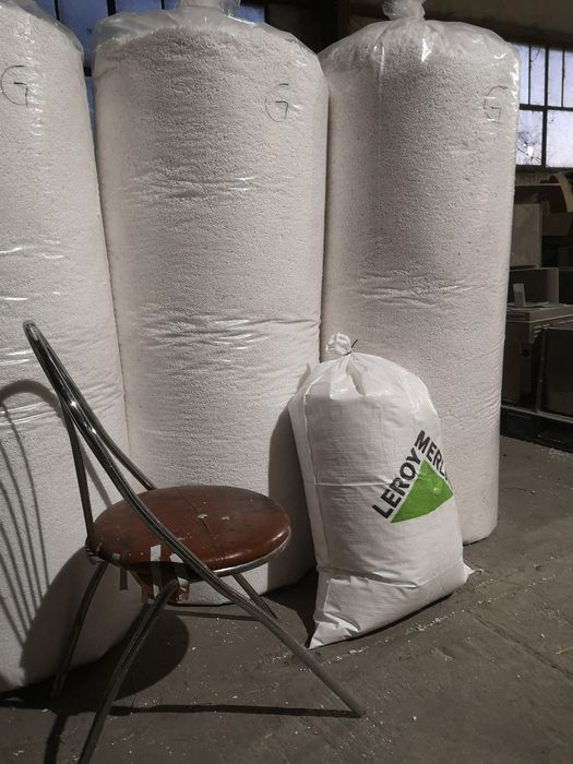 Vand granule polistiren macinat , bile / perle polistiren.