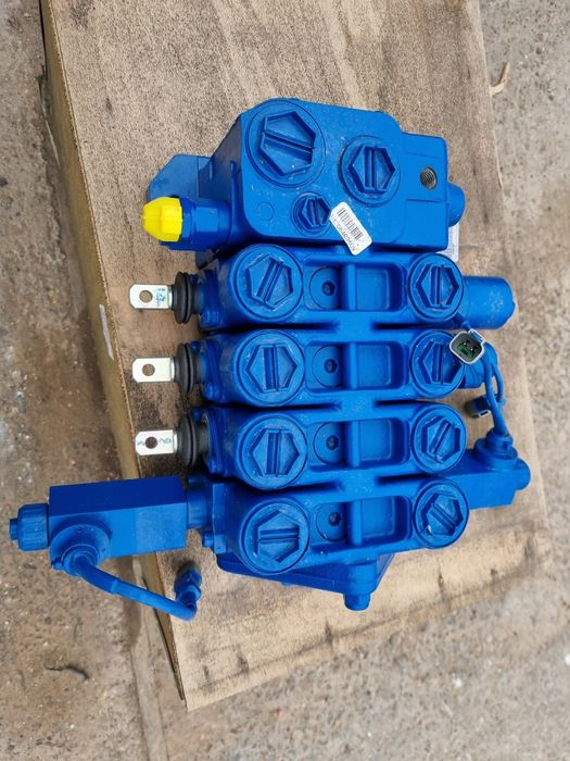 Distribuitor încărcător 4 valve