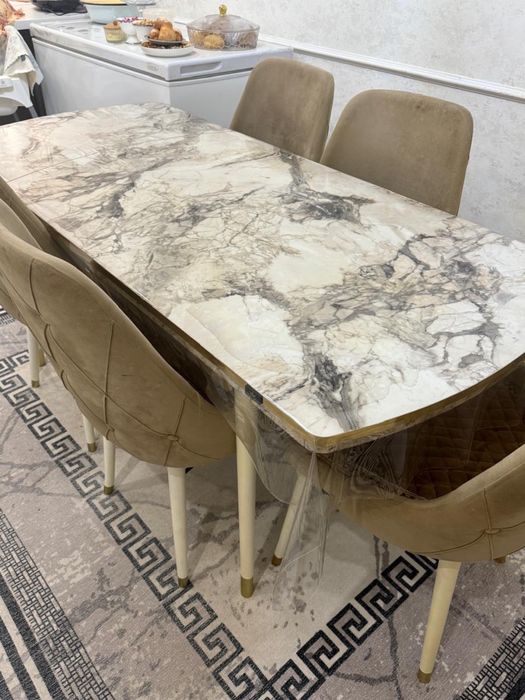 Продам стол и 5 стульев