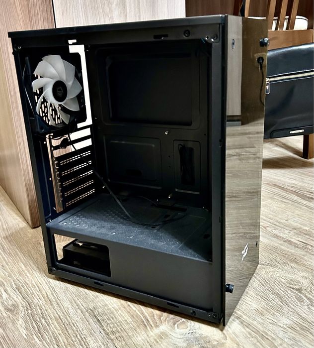 Хороший Корпус с Кулером RGB