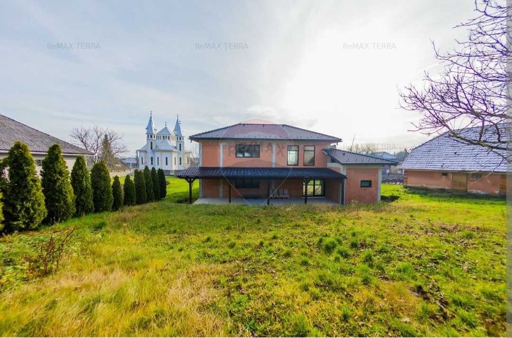 Casa de vânzare cu 20 arii teren Gardani la 28km de Baia Mare