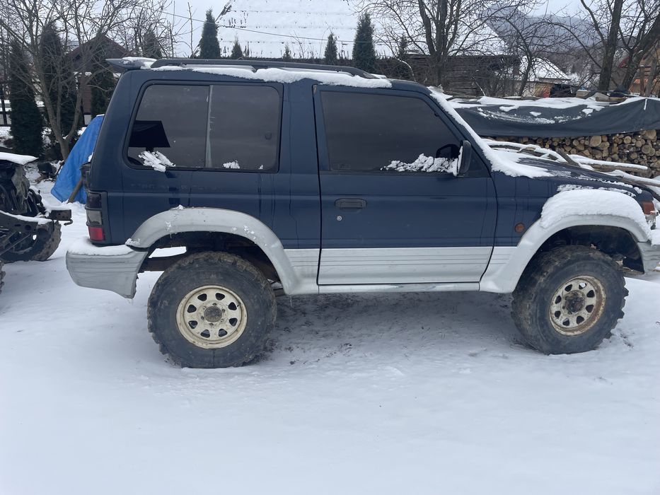 Dezmembrez Mitsubishi pajero 2.5 tdi