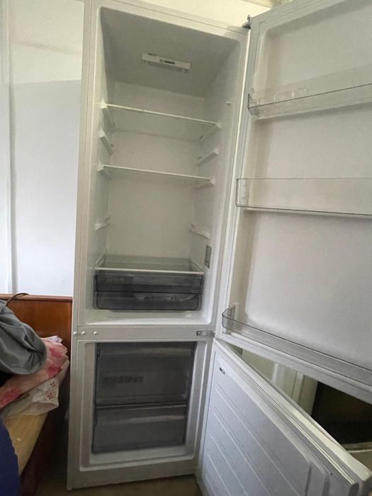 Холодильник почти новый