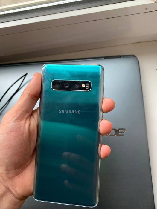 Galaxy S 10 Экран чистый и прозрачный, телефон в отличном состоянии.