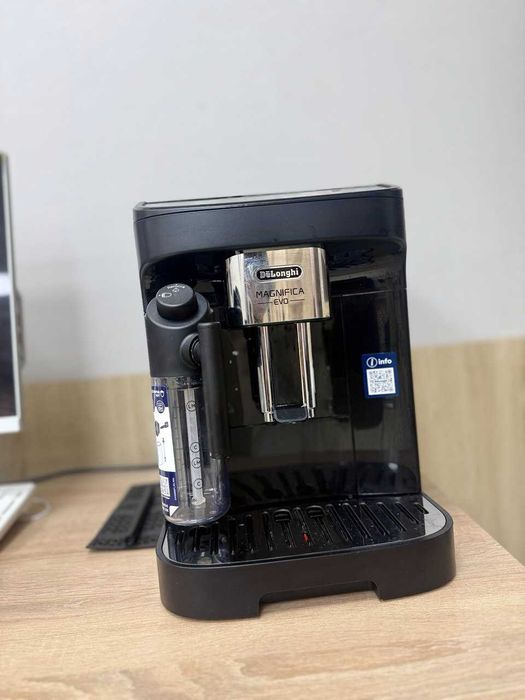 Продается кофе-машинка DELONGHI MAGNIFICA EVO