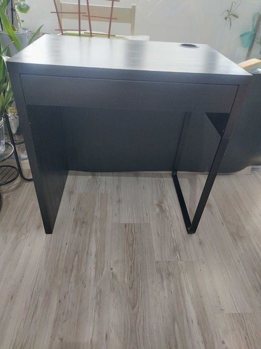 Продавам компютърно бюро