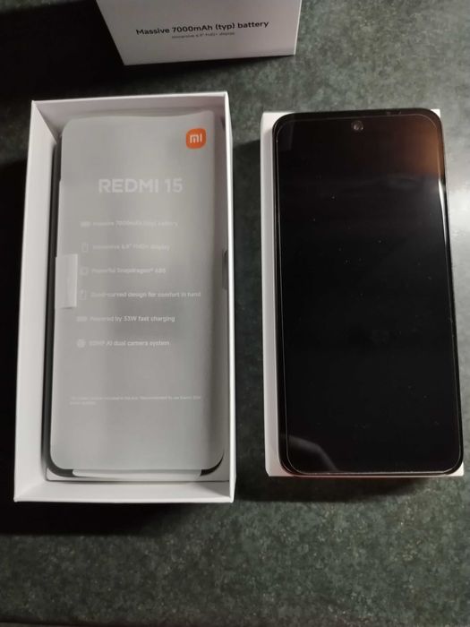 Продавам нов Xiaomi Redmi 15, 256/8 GB памет, 7000 mAh. батерия, 2 г. гаранция