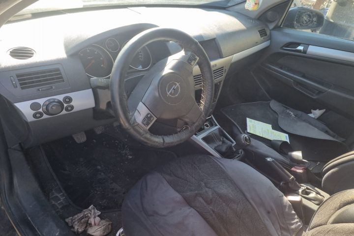 Trager / Calandru Opel Astra 2004 1.7 CDTI MT (80 hp)