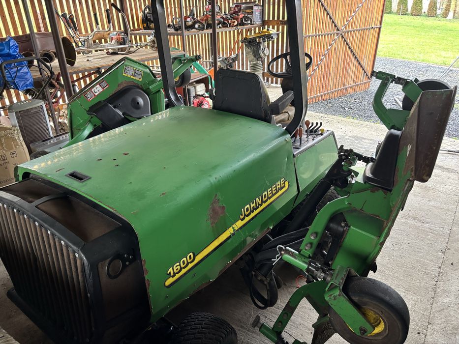 Masina tuns iarba fazon john deere