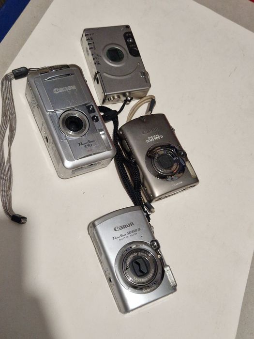 Aparat foto pentru colecție- Canon,  fara informații