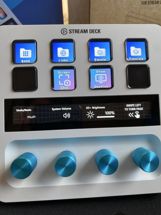 STREAM DECK + (White) + XLR Dock Bundle + Blue Dials Set