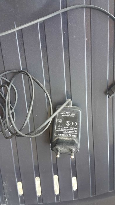 Продавам  слушалки и зарядни