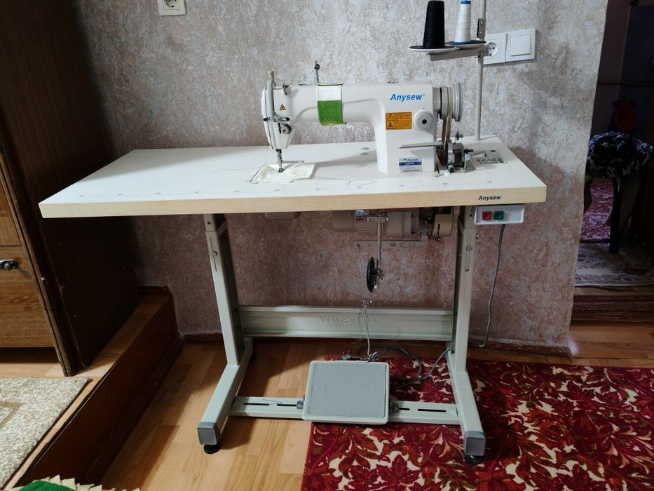 Продам швейную машинку