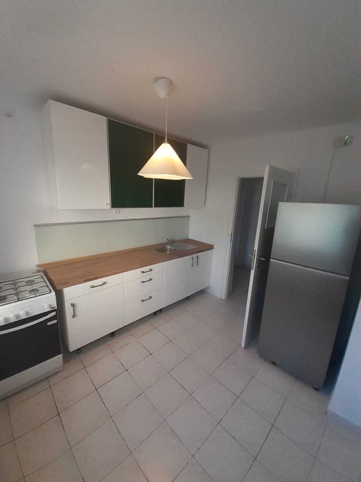 Apartament 3 cam Metrou Brancoveanu
