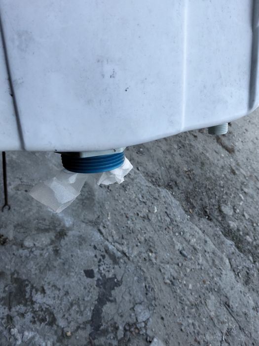 Продам смывной бачок новый