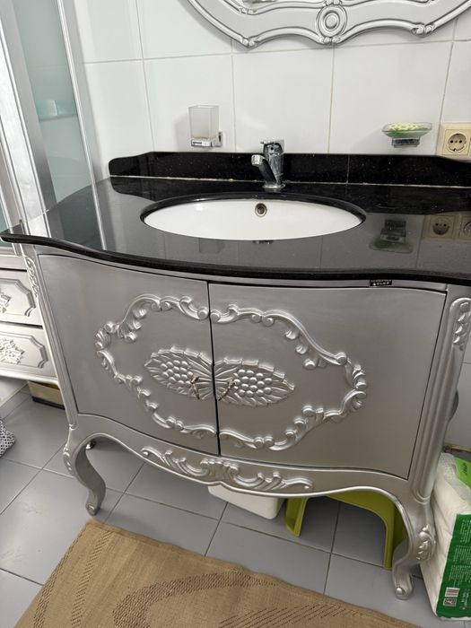 Мойка с зеркалом и с шкафом