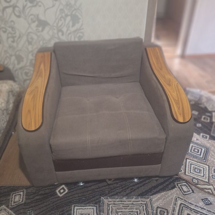 Продам хорошее кресло кровать