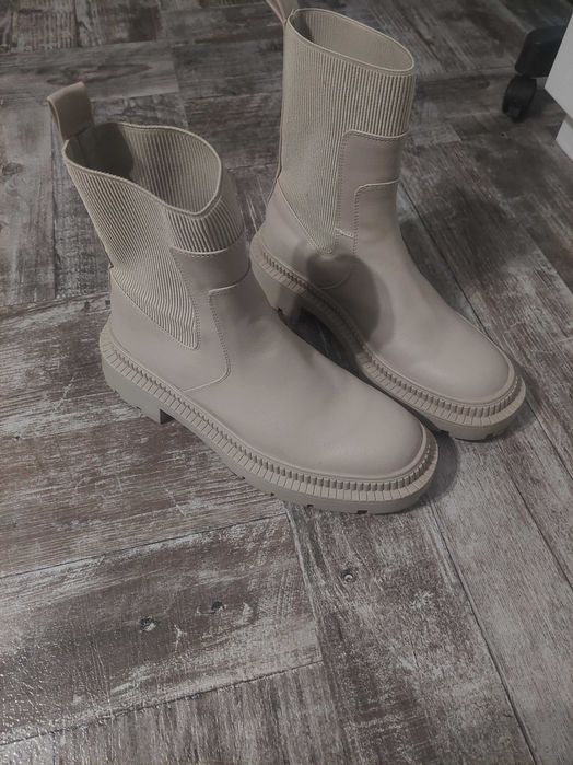 Боти тип челси на Манго