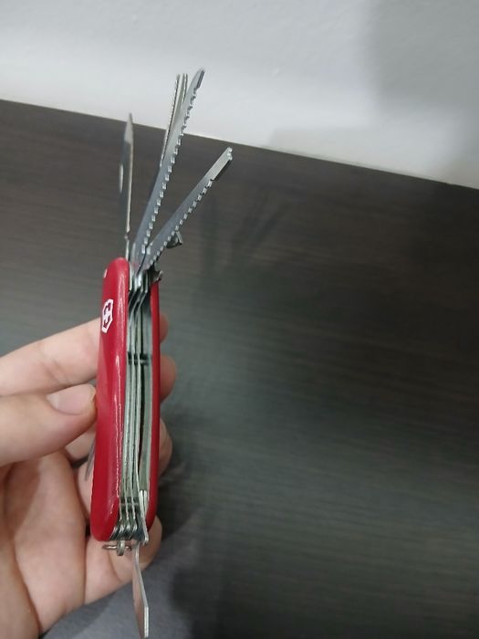 Briceag elvețian Swiss