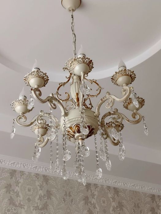 Люстра хрустальная в идеальном состоянии