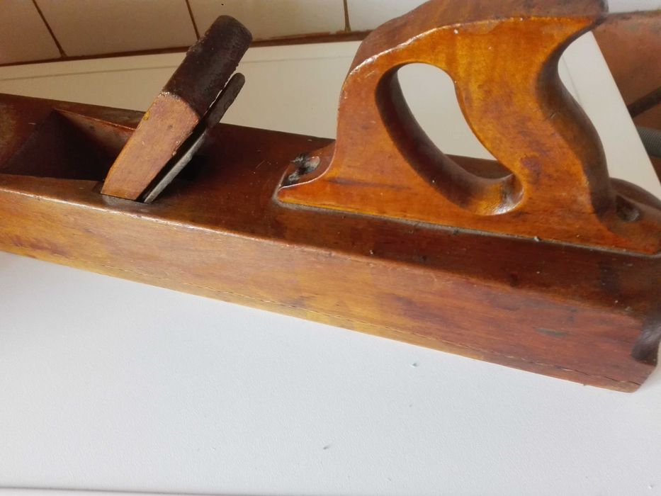 Две стари дърводелски рендета.