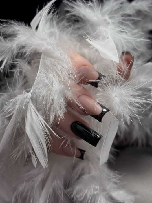 Маникюр/педикюр/наращивание