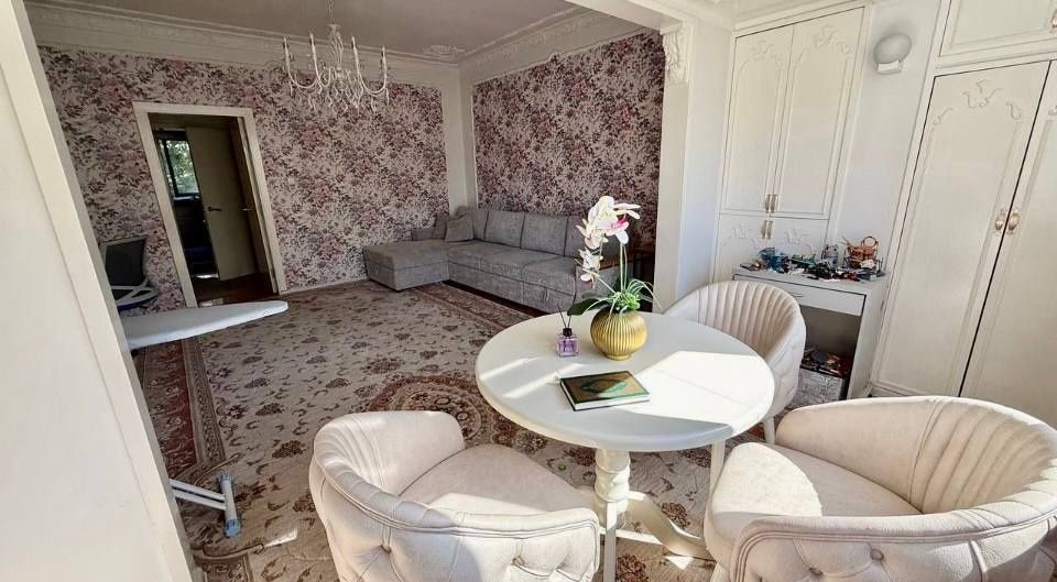 Продаётся 3/5/9 квартира, улица Афросиаб,метро Ойбек