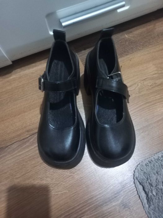 Чисто нови, размер 37