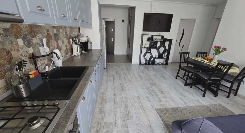 PF vând apartament 3 camere, 59 mp + terasă 8 mp, 2 parcări, mobilat/u