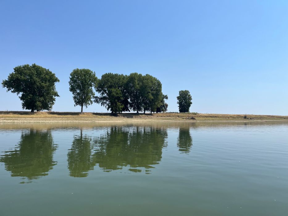 Teren pe malul Dunării